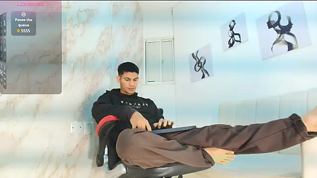 ANDRES STUD online show from December 4, 2025, 4:11 am