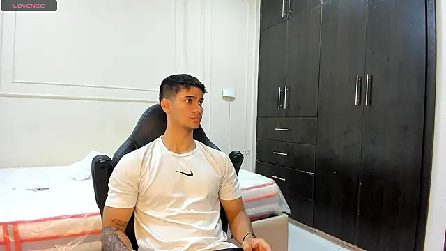 ANDRES STUD online show from April 22, 2026, 5:25 am