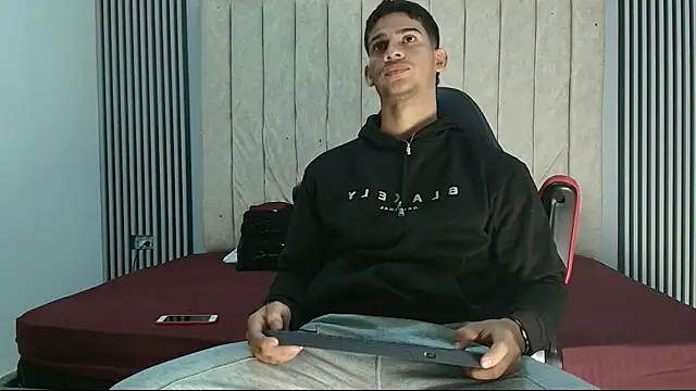 ANDRES STUD online show from September 29, 2025, 4:19 am