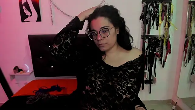 Julieta Carden  online show from April 15, 2026, 7:40 pm