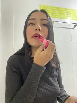 Snapshot of julieta_fn chatting on April 25, 2026, 4:37 pm julieta fn online show from April 25, 2026, 4:37 pm