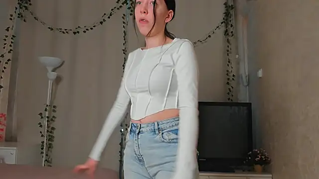 ErlinaBrabazon online show from February 6, 2025, 7:35 am