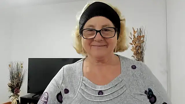 NoraJohnson6 online show from October 6, 2025, 7:42 am