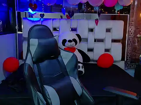 Snapshot of Natha_and_Sophia chatting on February 17, 2025, 1:47 am Natha and Sophia online show from February 17, 2025, 1:47 am