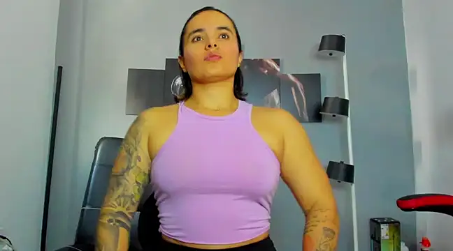 karlyjons12 online show from February 28, 2025, 4:42 pm