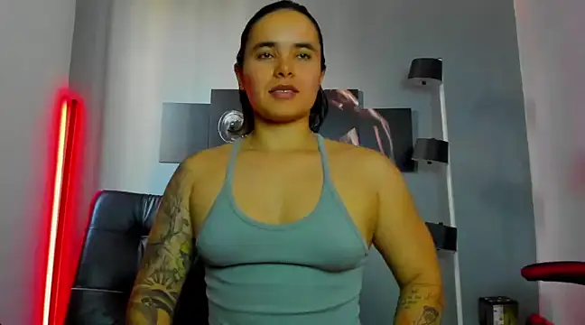 karlyjons12 online show from February 20, 2025, 2:13 pm