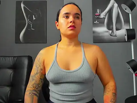 karlyjons12 online show from September 10, 2025, 5:34 pm