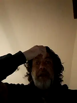 jeans and emma online show from November 30, 2025, 2:01 am