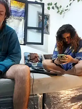 jeans and emma online show from October 9, 2025, 2:12 am