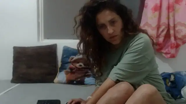 jeans and emma online show from September 16, 2025, 12:00 am