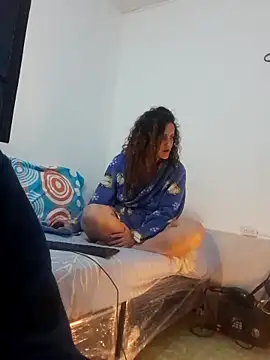 jeans and emma online show from September 23, 2025, 12:28 am