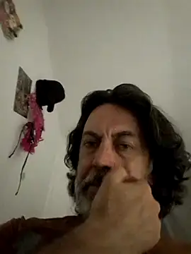 jeans and emma online show from November 22, 2025, 2:21 am