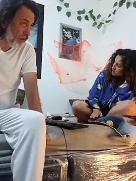 jeans and emma online show from October 27, 2025, 12:33 am