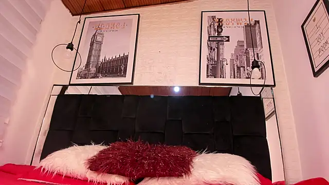 tylla  online show from December 3, 2025, 3:51 am