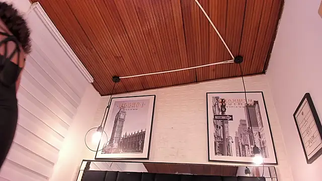 tylla  online show from September 11, 2025, 4:01 am