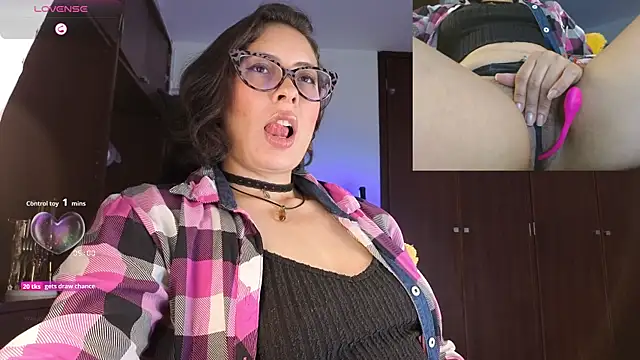 sophia dumont online show from November 30, 2025, 11:05 pm