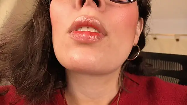Snapshot of sophia_dumont chatting on April 19, 2026, 12:44 am sophia dumont online show from April 19, 2026, 12:44 am
