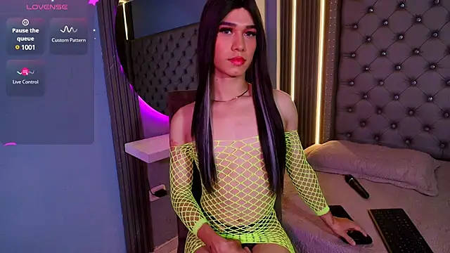  DANNA JONES online show from March 6, 2025, 6:05 pm