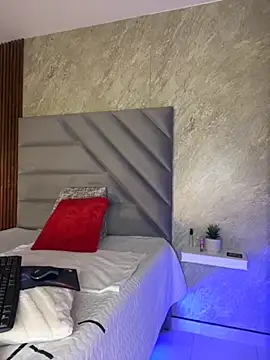 Madissonlove 1 online show from September 22, 2025, 3:18 pm