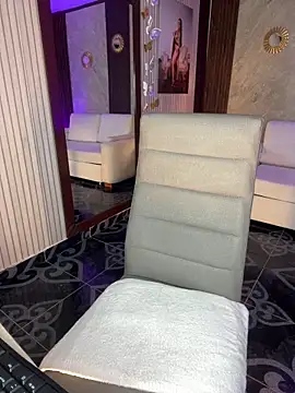 Madissonlove 1 online show from April 7, 2026, 9:16 pm