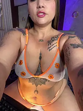 Snapshot of Madissonlove_1 chatting on May 17, 2026, 11:16 pm Madissonlove 1 online show from May 17, 2026, 11:16 pm