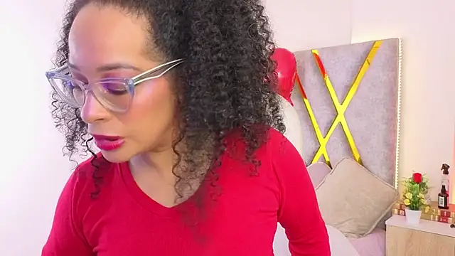 Cintiia Holmes online show from April 1, 2026, 12:02 am