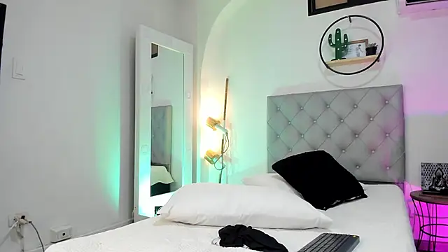 Snapshot of NovaaWheler chatting on March 22, 2025, 5:06 am NovaaWheler online show from March 22, 2025, 5:06 am