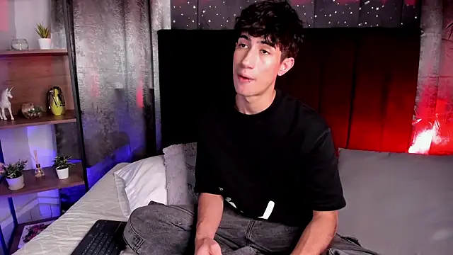 Snapshot of NovaaWheler chatting on October 30, 2025, 5:43 pm NovaaWheler online show from October 30, 2025, 5:43 pm