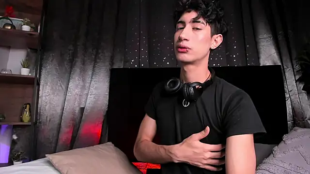 Snapshot of NovaaWheler chatting on November 21, 2025, 7:24 pm NovaaWheler online show from November 21, 2025, 7:24 pm