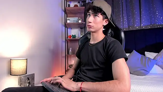 Snapshot of NovaaWheler chatting on November 28, 2025, 7:47 pm NovaaWheler online show from November 28, 2025, 7:47 pm