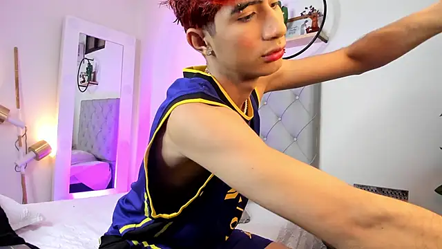 Snapshot of NovaaWheler chatting on March 9, 2025, 5:00 am NovaaWheler online show from March 9, 2025, 5:00 am