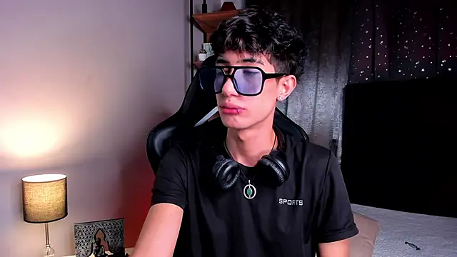 Snapshot of NovaaWheler chatting on November 22, 2025, 7:02 pm NovaaWheler online show from November 22, 2025, 7:02 pm