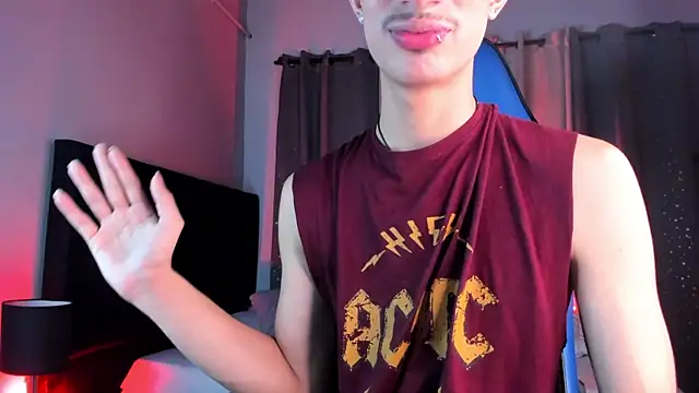 Snapshot of NovaaWheler chatting on October 3, 2025, 7:26 pm NovaaWheler online show from October 3, 2025, 7:26 pm