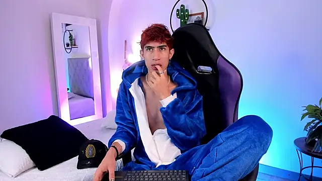 Snapshot of NovaaWheler chatting on March 14, 2025, 5:16 am NovaaWheler online show from March 14, 2025, 5:16 am