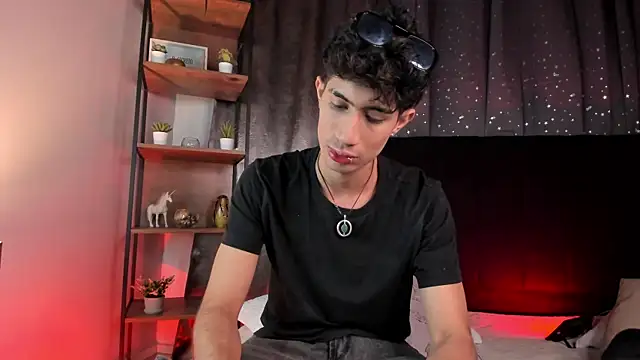 Snapshot of NovaaWheler chatting on November 16, 2025, 7:40 pm NovaaWheler online show from November 16, 2025, 7:40 pm