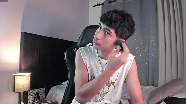 Snapshot of NovaaWheler chatting on September 17, 2025, 7:27 pm NovaaWheler online show from September 17, 2025, 7:27 pm