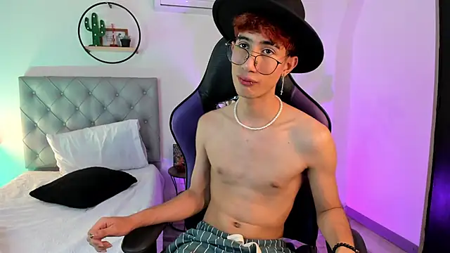 Snapshot of NovaaWheler chatting on March 20, 2025, 5:02 am NovaaWheler online show from March 20, 2025, 5:02 am