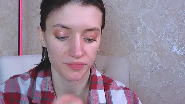 roxy riot  online show from February 26, 2025, 4:30 am