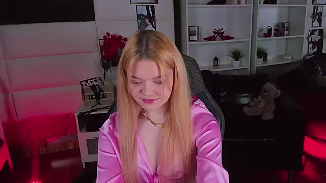 AdeleCartier online show from February 24, 2025, 11:30 pm