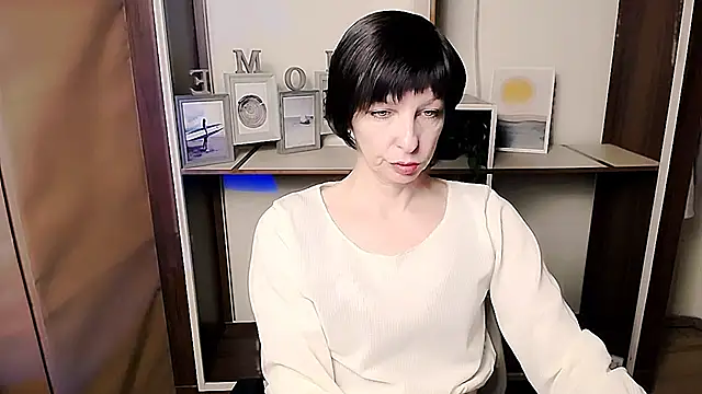  AngeliaFlow  online show from February 18, 2026, 7:49 am