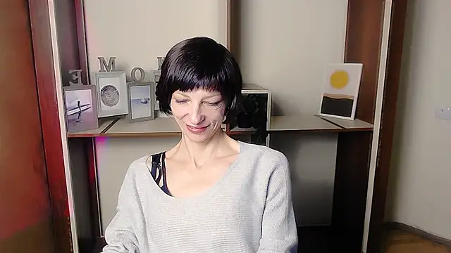  AngeliaFlow  online show from September 24, 2025, 6:42 am