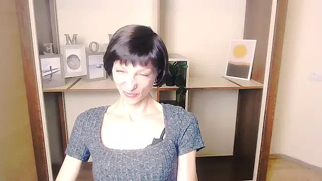  AngeliaFlow  online show from September 9, 2025, 6:34 am