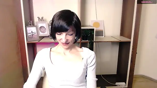  AngeliaFlow  online show from October 24, 2025, 7:07 am