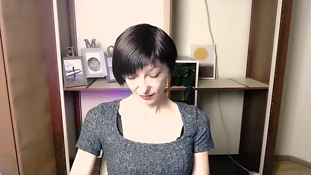  AngeliaFlow  online show from November 14, 2025, 8:07 am