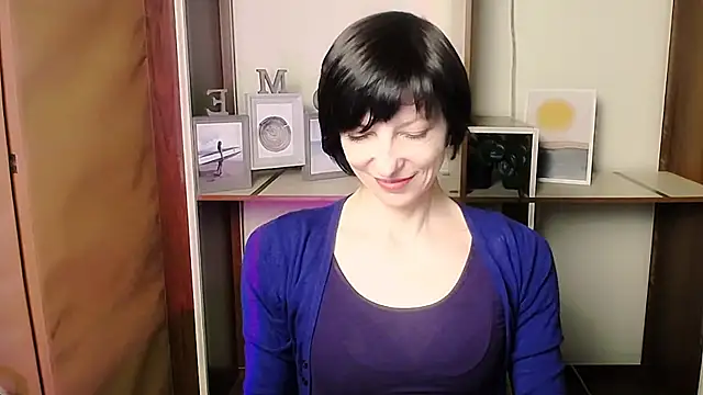  AngeliaFlow  online show from January 14, 2026, 8:29 am