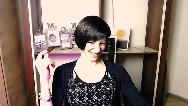  AngeliaFlow  online show from November 24, 2025, 7:52 am