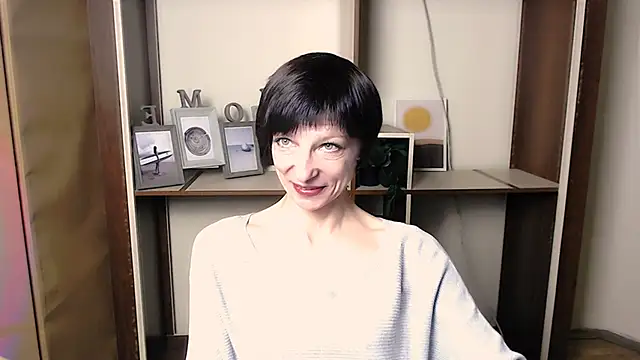  AngeliaFlow  online show from November 17, 2025, 8:07 am