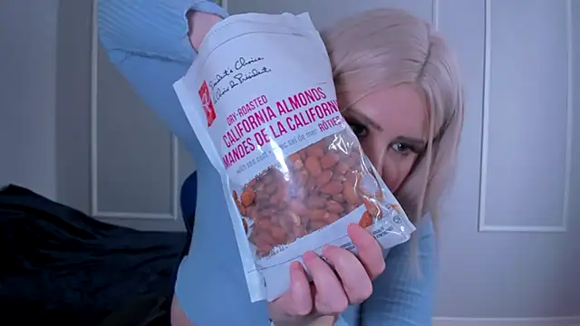 Snapshot of _leana_ chatting on March 5, 2025, 5:39 pm leana online show from March 5, 2025, 5:39 pm