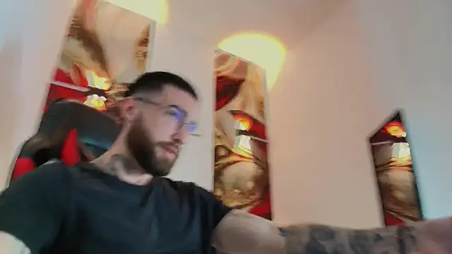 Luke davis01 online show from November 15, 2025, 1:04 pm