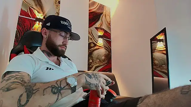 Luke davis01 online show from November 17, 2025, 12:53 pm